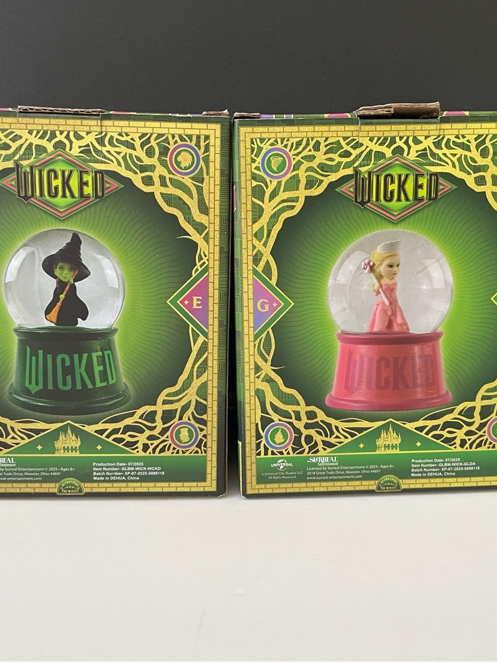 Wicked mini snow globe set: Elphaba & Galinda